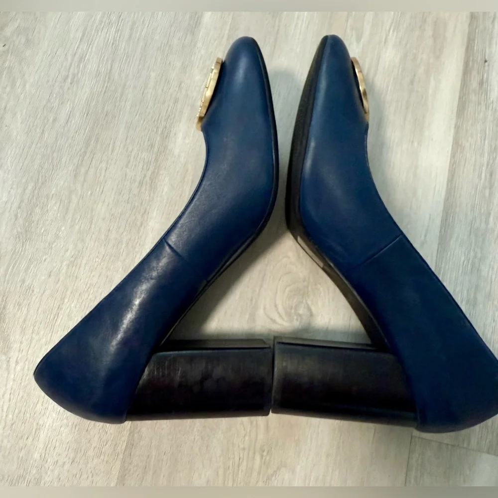 Tory Burch Chelsea pumps in Tory Navy Napa Leather Sz 9.5